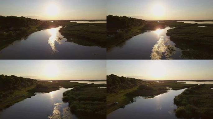 日落时的多瑙河三角洲湿地