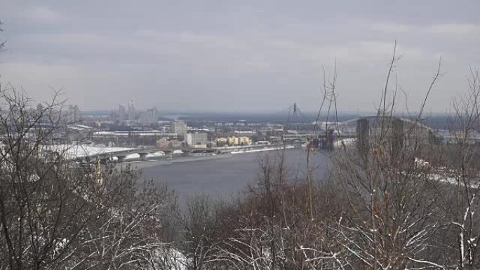 基辅第聂伯河和波多区的景色。