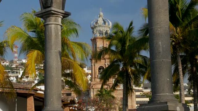 拱门和墨西哥瓜达卢佩圣母教堂