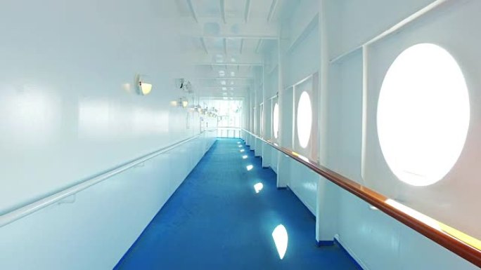 在游轮甲板上行走视点