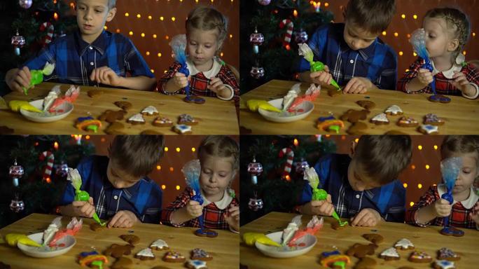 孩子们在圣诞树旁边盖着五颜六色的釉面蛋糕。