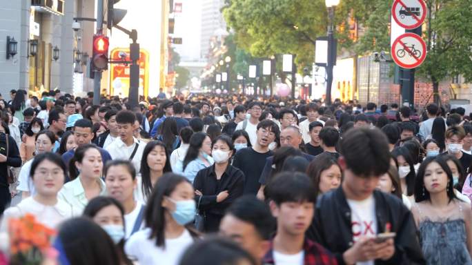 4K步行街人流人群逛街购物实体经济