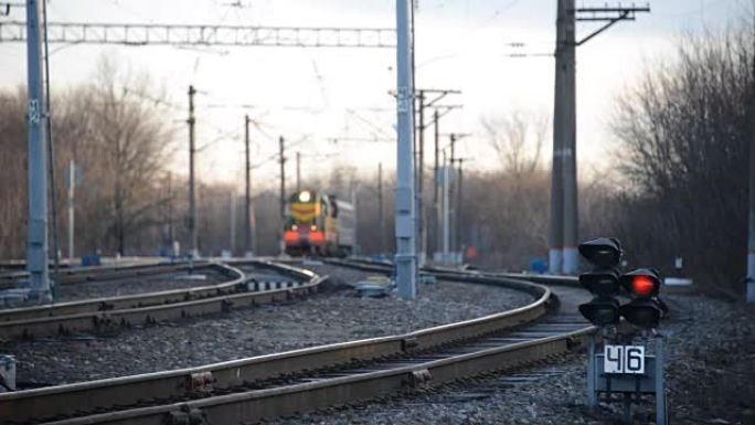 通过铁路分流工作列车