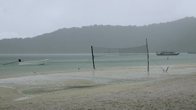 雨天的海滩凌空网。