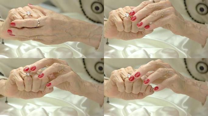 女人的手指触摸手指上的戒指。