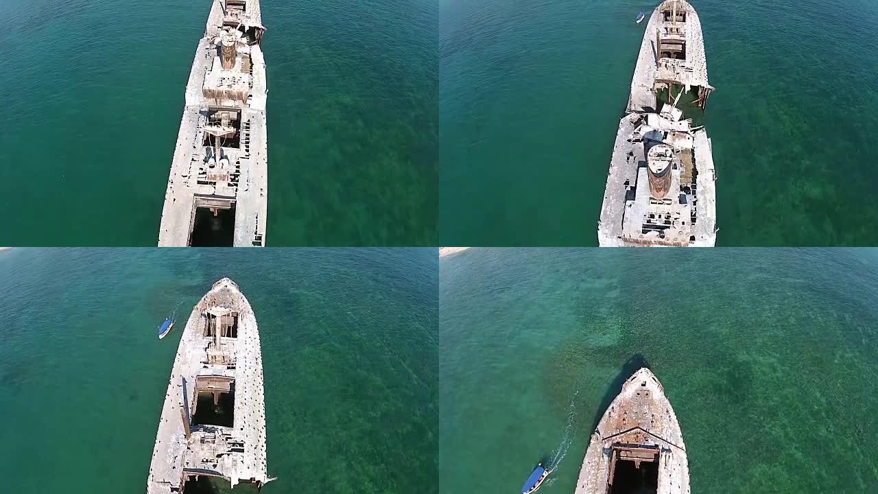 空中飞越海难Evangelia，显示上层甲板和整个船只的高级结构损坏，滞留在罗马尼亚黑海沿岸