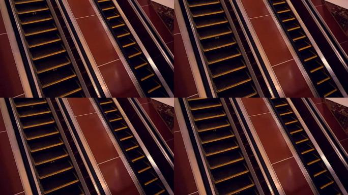 地铁中的自动扶梯