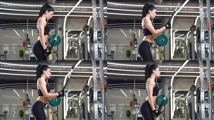 运动女子在健身房的跨界机器上锻炼