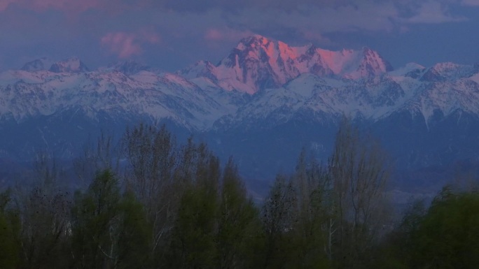 天山山脉 夕阳 博格达峰