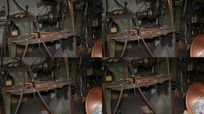 在铜匠的车间: 焊接机和车床
