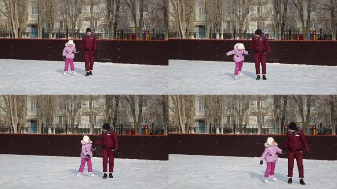 妈妈学女儿滑冰。