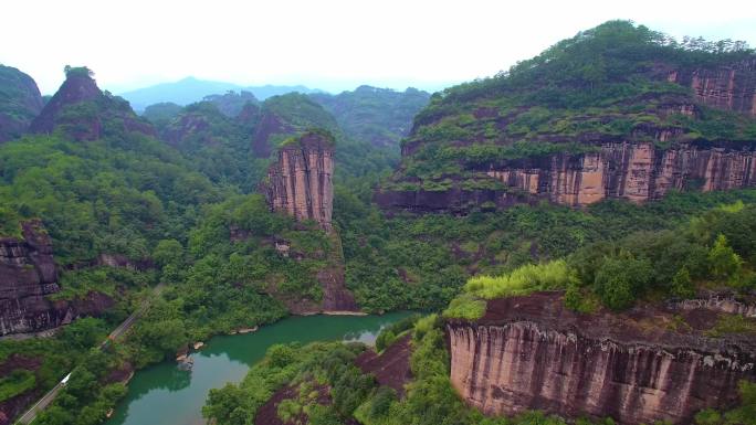 航拍武夷山玉女峰与九曲溪绿水青山丹霞地貌