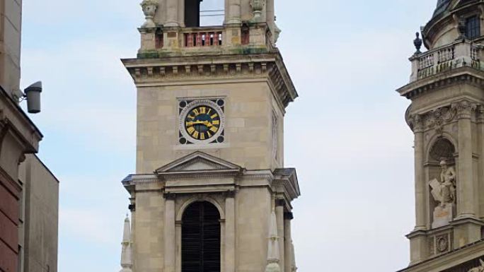 布达佩斯圣斯蒂芬大教堂钟楼上的大钟