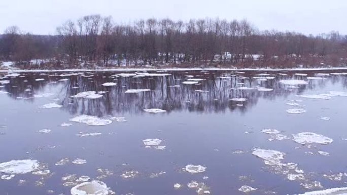 空中射击在河上融化冰