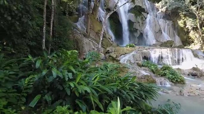 老挝的瀑布和热带丛林