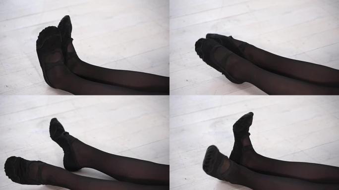 一个上下扭动袜子的女人的脚的特写镜头