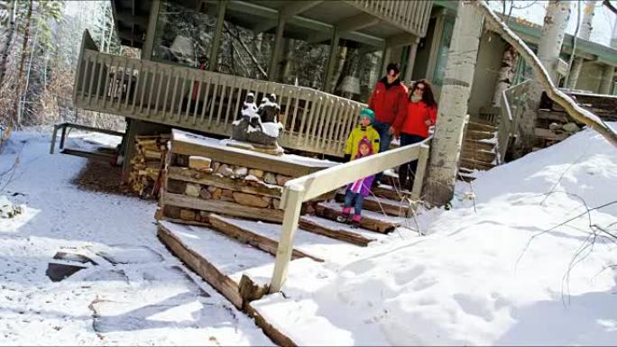 高加索家长孩子寒假穿滑雪服