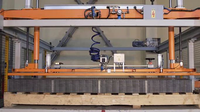 用于生产暖气片的现代高科技机器人生产线