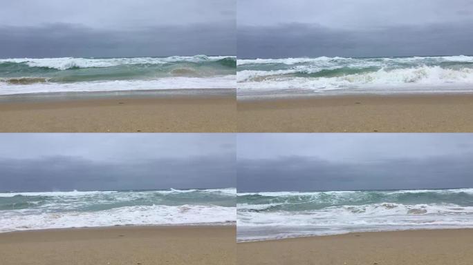 海浪到达海滩