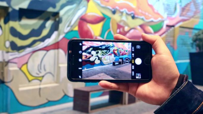 手机使用自拍视频街头涂鸦记录生活