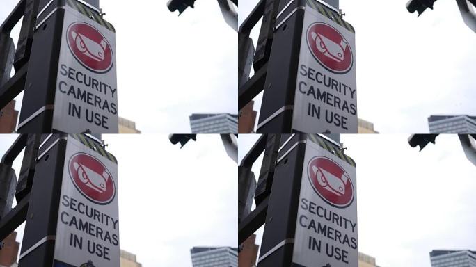 警告摄像机在市区安装了监视标志