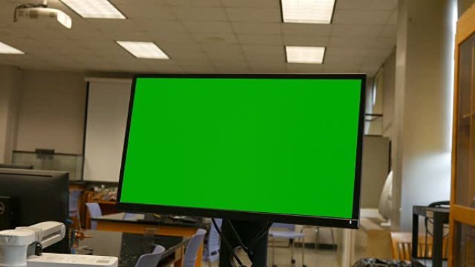 大学空生物学实验室中的绿屏计算机监视器