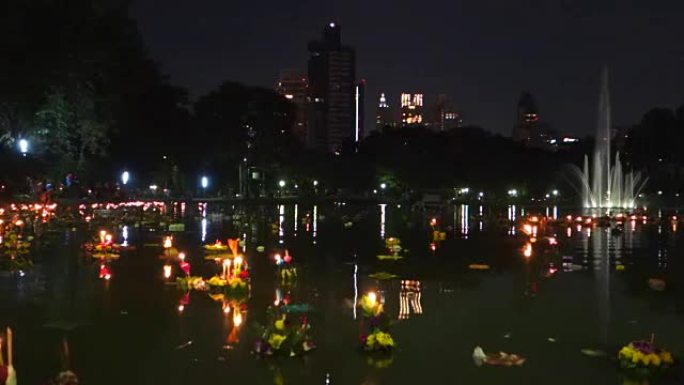 曼谷-11月25日: Loy kathong节，泰国人购买鲜花和蜡烛点燃并漂浮在水上，以庆祝2015