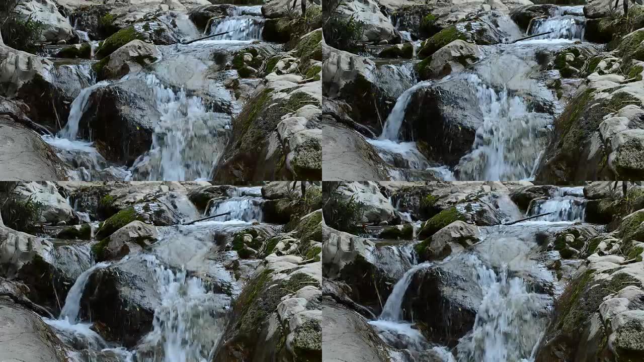 山里石头之间流着河水