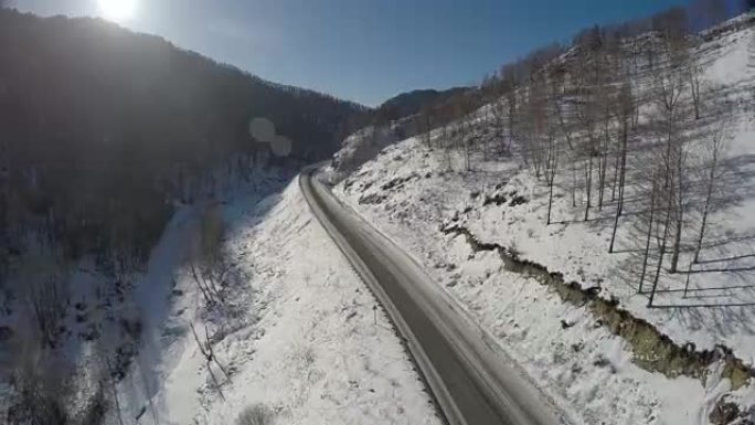 雪山公路上空飞行