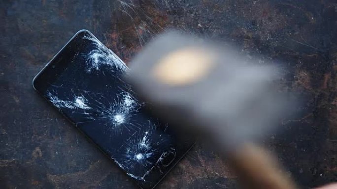 屏幕碎片破碎的大型现代智能手机