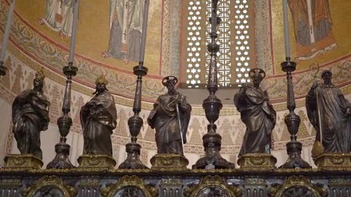 意大利巴勒莫西西里岛大教堂的圣徒雕像的外观