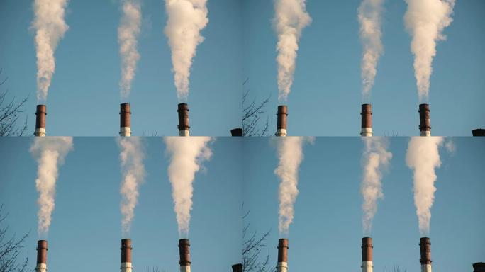蓝天上烟囱中的工业烟雾