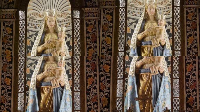 意大利巴勒莫西西里大教堂内的玛丽和婴儿耶稣雕像