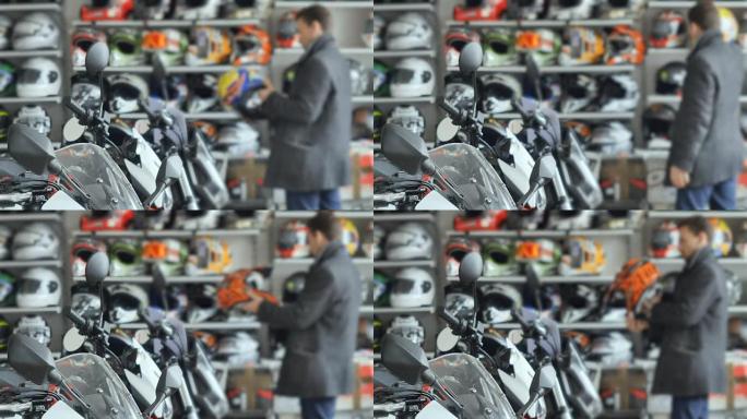 男子在摩托车商店选择头盔