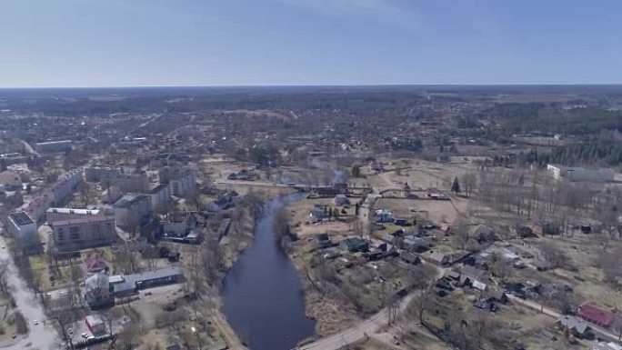瓦尔加爱沙尼亚市中心河流的空中镜头