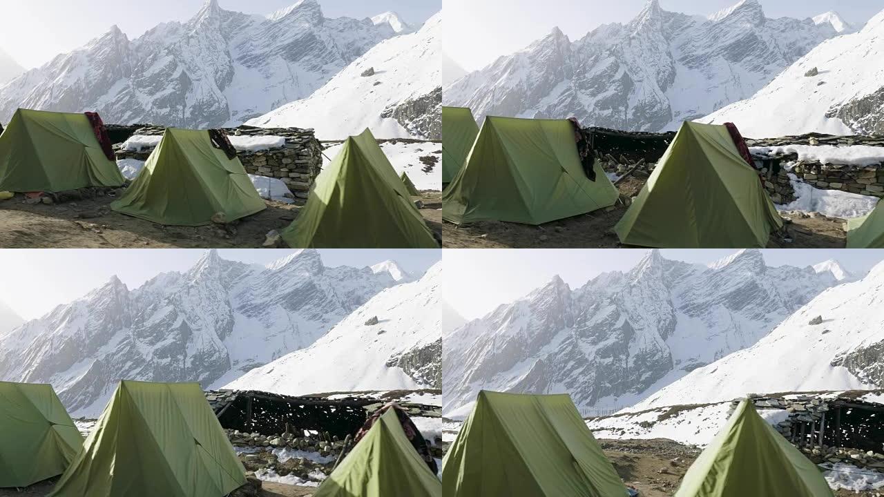 Larke Pass上的Darmasala帐篷营地，海拔4500m。马纳斯鲁巡回赛。