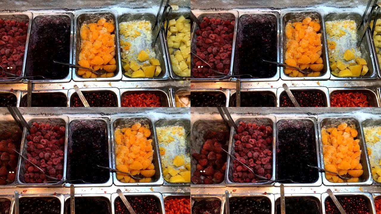 冷冻容器中的冷冻混合浆果和水果