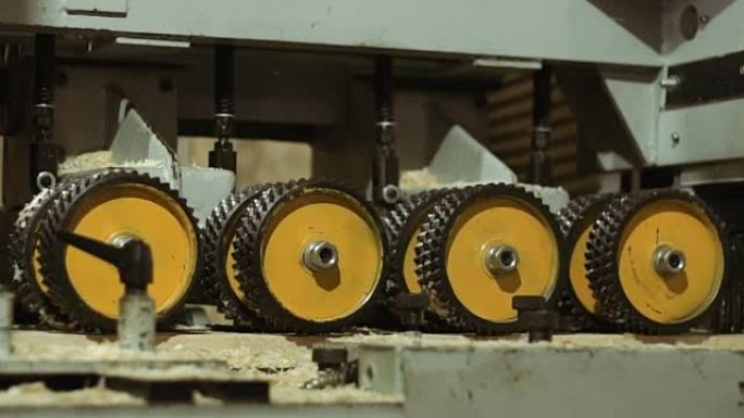 锯木厂生产中的木板磨浆机纺纱轮