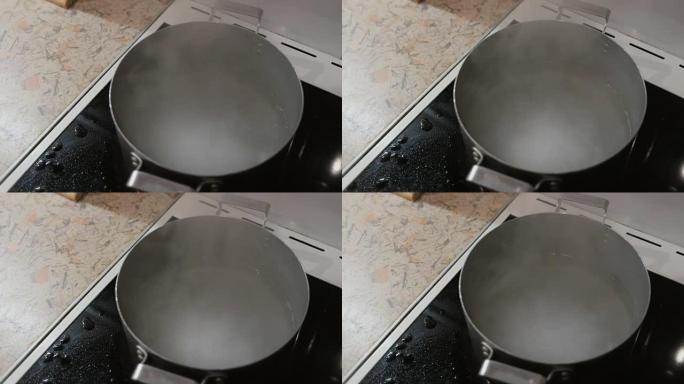 在炉子上的平底锅里开水。顶视图。