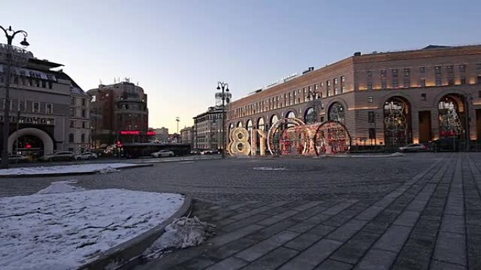 圣诞节 (新年假期) 装饰Lubyanskaya (Lubyanka) 晚上的广场，俄罗斯莫斯科