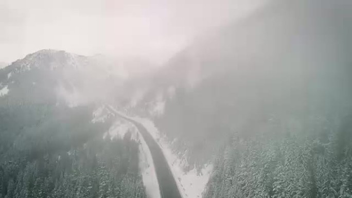 雪山公路空中云超脱