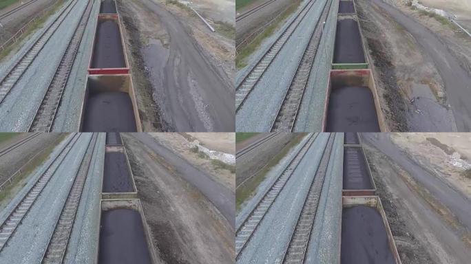 带货车的货运列车和带煤的立式列车的鸟瞰图UHD 4K