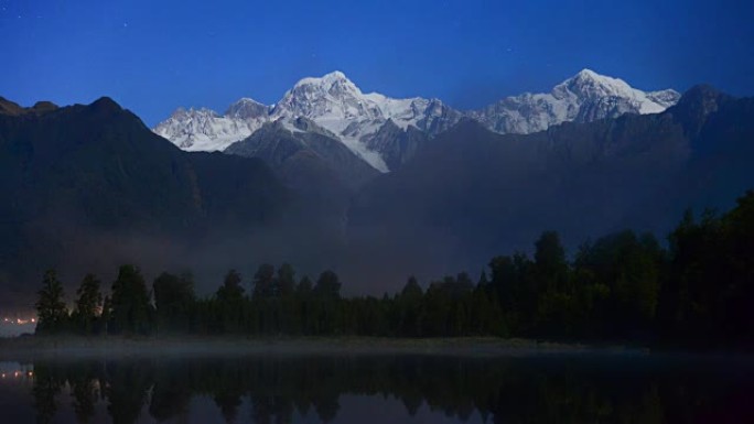 新西兰马西森湖福克斯冰川镇南部阿尔卑斯山山谷美丽的风景