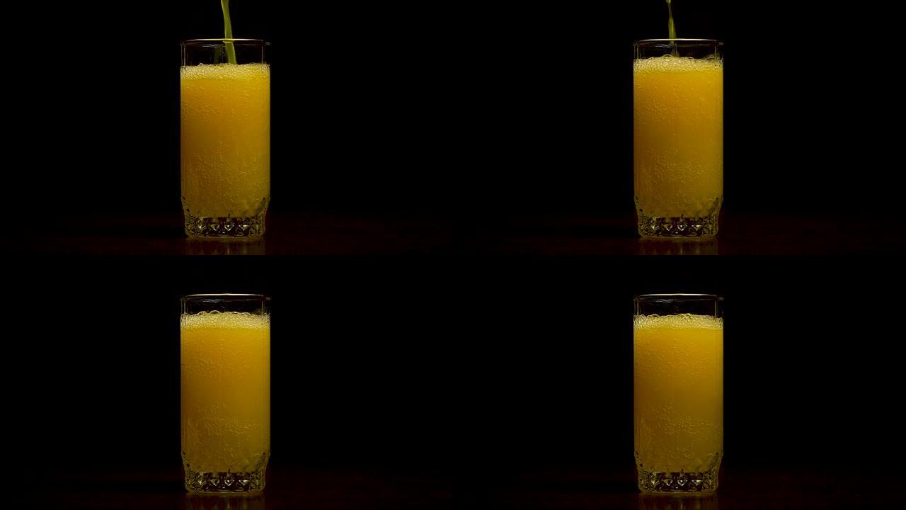 橙色苏打大玻璃，满溢的橙色苏打特写玻璃与气泡隔离在黑色背景。将橙色汽水倒入玻璃杯中