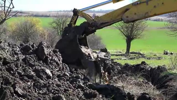 保加利亚瓦尔纳-2017年3月15日-挖掘机挖泥