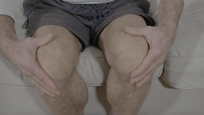 老年人腿骨关节炎的特写做自我放松按摩减轻膝盖僵硬