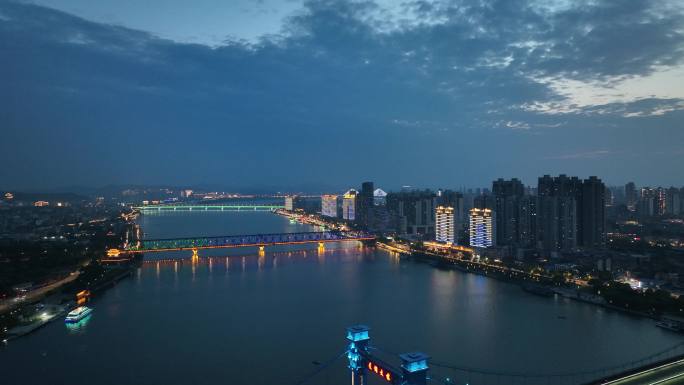 航拍襄阳汉江凤雏大桥城市夜景风光