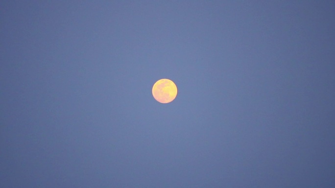 寂静的夜晚 圆圆的月亮
