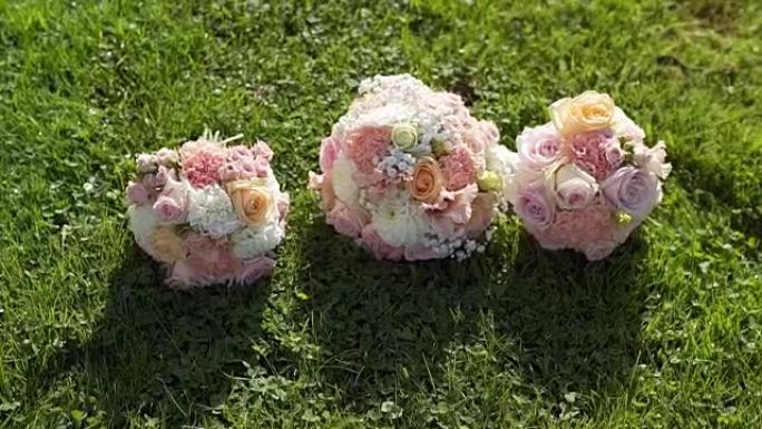 草地上美丽的婚礼花束