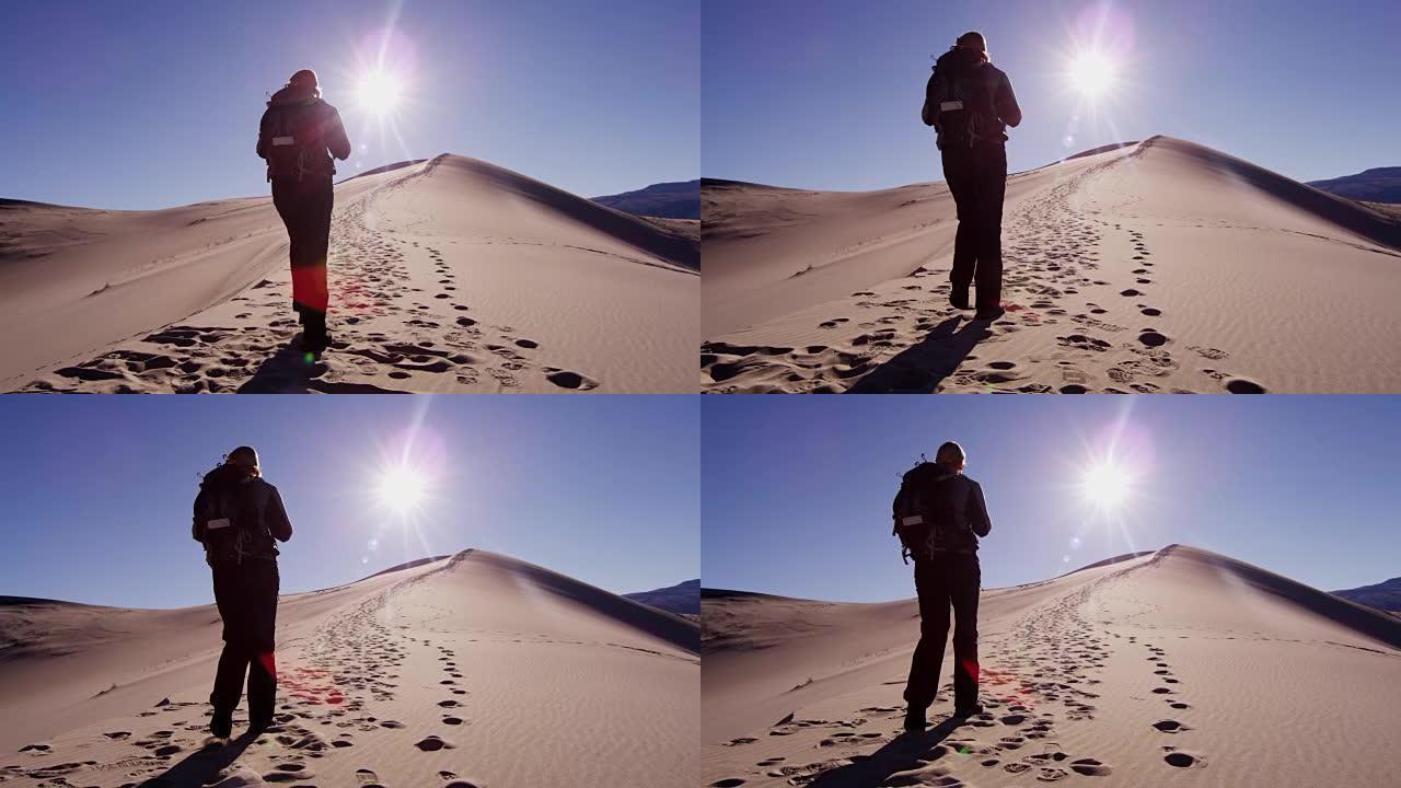 孤独的高加索女性背包客在死亡谷徒步旅行